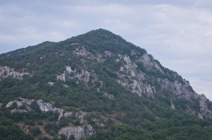 По пути в ласпи из Балаклавы можно увидеть (если знать, куда смотреть) скалу 