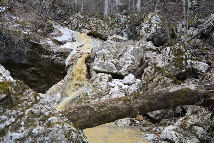 Водопад ручья Безалтынного