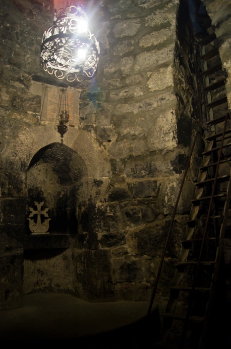 "Глубокая темница", место заточения св. Григория Просветителя (согласно легенде)