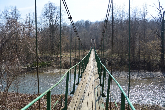 Подвесной мост через реку Псекупс в районе Афапостика