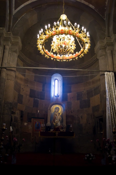 Освещение в монастыре Сагмосаванк