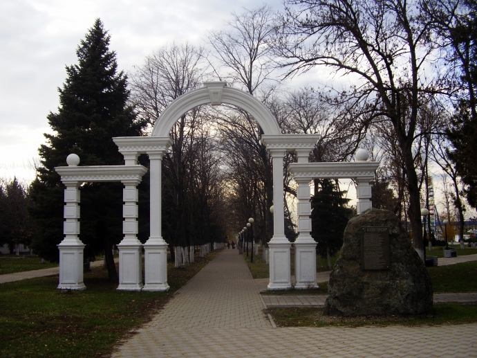 Ворота в Выселковском парке
