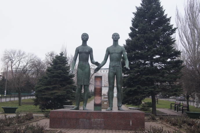 Памятник "Клятва Юности"